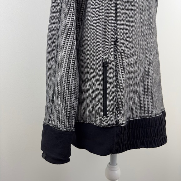 Lululemon ‘Think Fast’ black hoodie - Picture 13 of 14